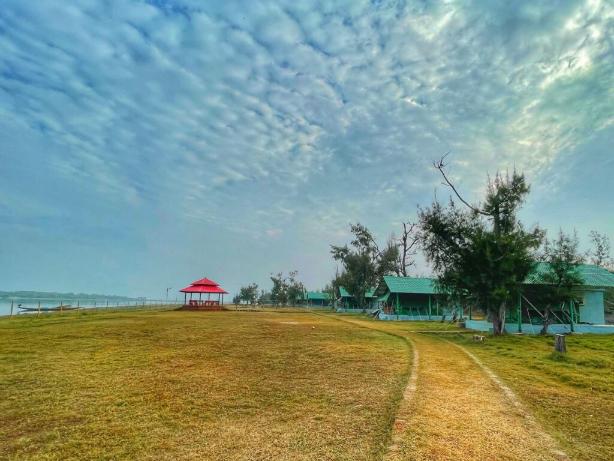 Rajhans nature camp island