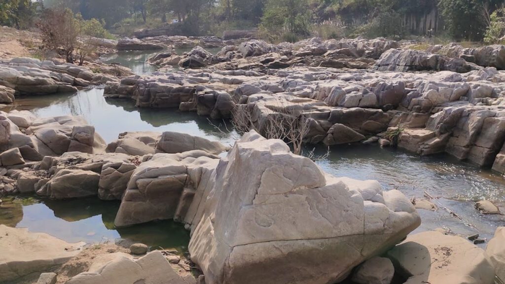 Bhai bhauni waterfall, budhapal, deogarh, odisha