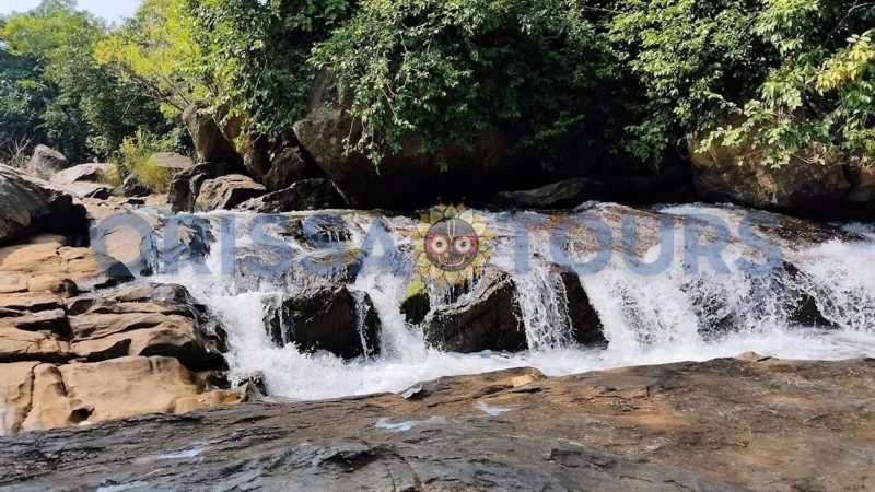 Mangardora Shiva Temple (ମଙ୍ଗାର୍ଡୋରା ଶିବ ମନ୍ଦିର), Ghumar Waterfall, Nabarangpur, Odisha
