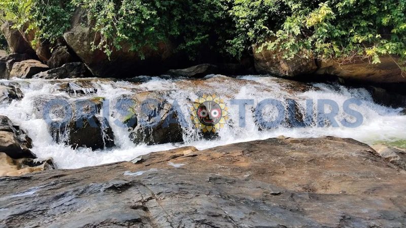 Mangardora Shiva Temple (ମଙ୍ଗାର୍ଡୋରା ଶିବ ମନ୍ଦିର), Ghumar Waterfall, Nabarangpur, Odisha